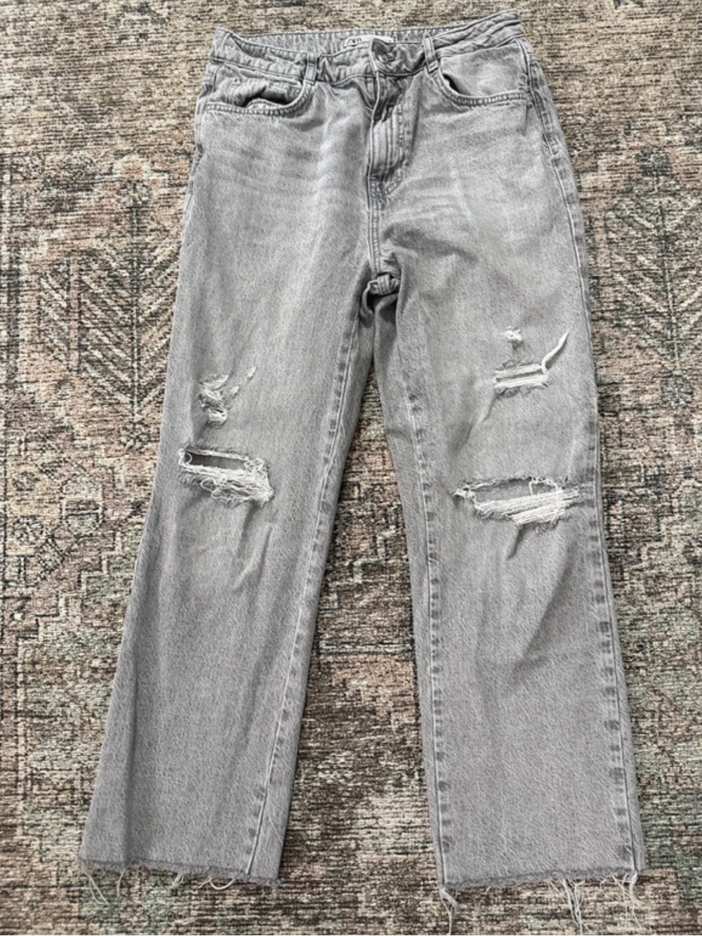 Zara Light Gray Distressed Straight-Leg Jeans